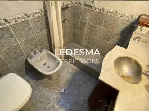 CASA 5 AMBIENTES CON GARAGE, PATIO Y TERRAZA