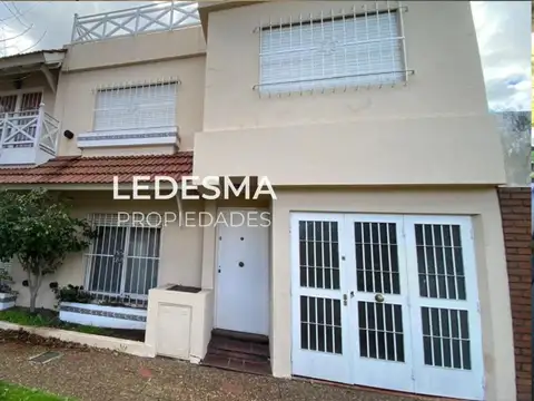 CASA 5 AMBIENTES CON GARAGE, PATIO Y TERRAZA