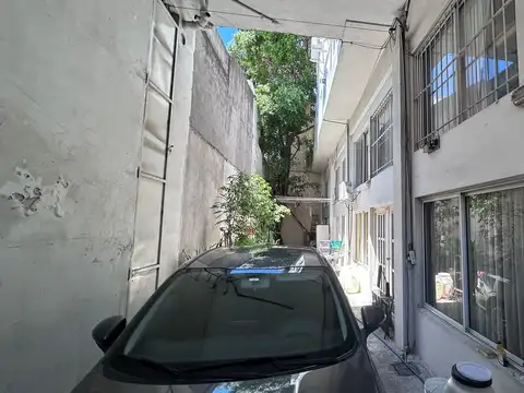 Deposito con Oficinas Mas Vivienda 4 Ambientes entrada camion