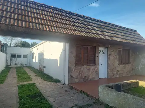 CASA  3 DORMITORIOS EN VENTA  EN LA PLATA