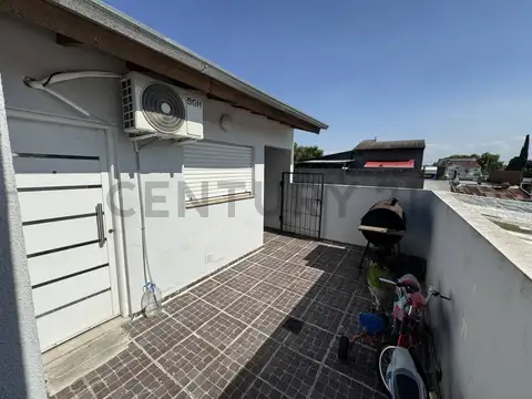 DEPARTAMENTO EN VENTA EN  CASTELAR DOS AMBIENTES CON BALCON. APTO CREDITO