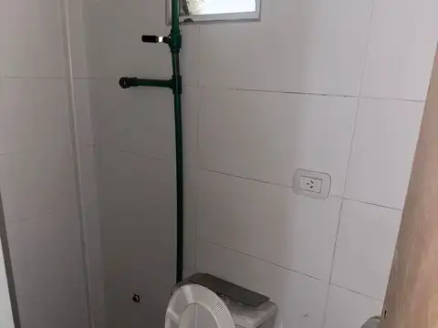 Local en Alquiler en Gregorio de Laferrere, $ 450.000