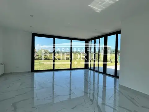 Casa 4 ambientes con 3 baños