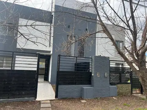 Casa en  Funes City - Venta - 3 dormitorios - Pileta