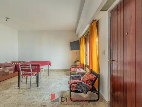 Depto Tipo Casa 4 ambientes con 2 baños