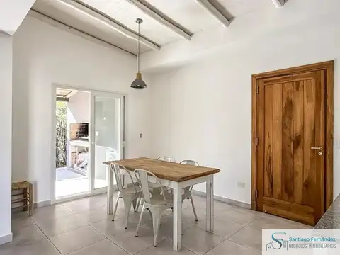 Casa en Venta con 3 cocheras