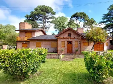 Casa (en PH) - Venta  - Villa Gesell - 4 Ambientes - Gas Natural