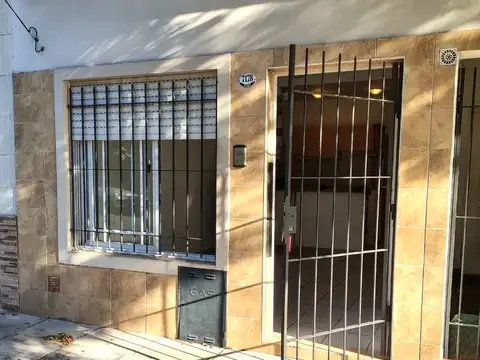 PH 2 Ambientes Planta Baja al Frente con Patio en Liniers
