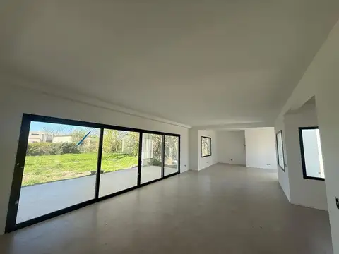 Casa 5 ambientes con 3 baños