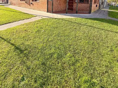 Chalet de 3 ambientes con cochera en planta baja
