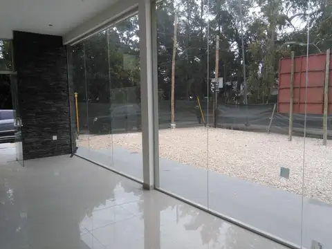 LOCAL EN VENTA - 460 Y BELGRANO - 38 METROS CUBIERTOS -CITY BELL