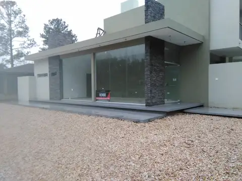 LOCAL EN VENTA - 460 Y BELGRANO - 38 METROS CUBIERTOS -CITY BELL