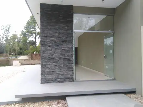 LOCAL VENTA -460 Y CNO BELGRANO - 38 M2-ESTACIONAMIENTO-