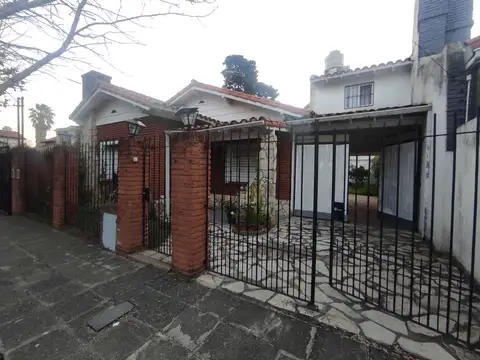 Excelente Chalet  en zona residencial  precio  oportunidad   3 ambientes y garage