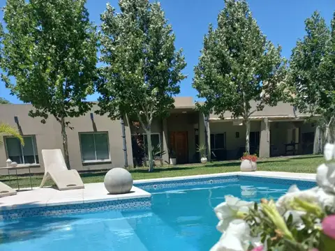 Calle Pública S/N 100