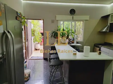 Casa 5 ambientes con 3 baños