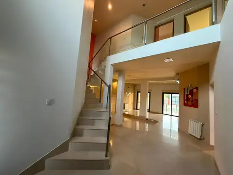 CASA EN VENTA BARRIO LOS SOLARES, RODEO DEL MEDIO