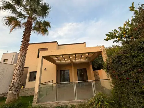 CASA EN VENTA BARRIO LOS SOLARES, RODEO DEL MEDIO