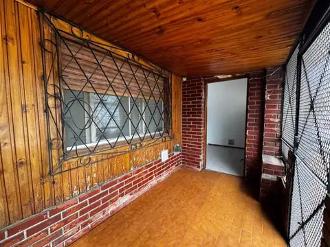 VENTA CASA 3 AMB CON PATIO  LANUS OESTE