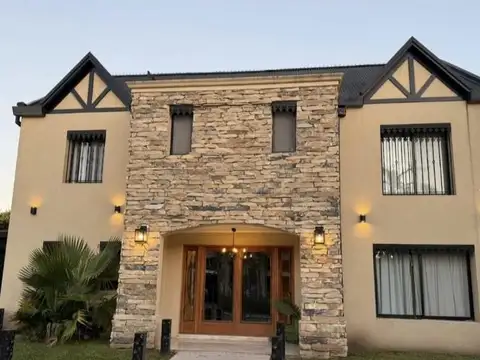 Casa en San Marino (Funes Hills)