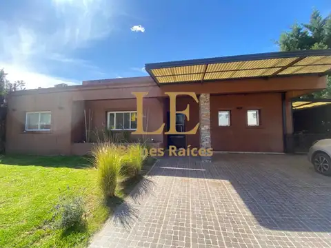 Casa 4 ambientes con 4 baños