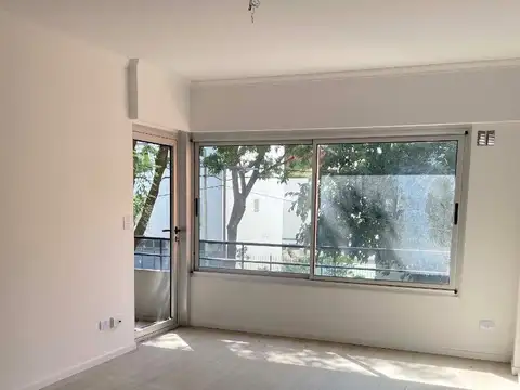 2 AMB - CON PATIO - AL FRENTE - MUY AMPLIO Y LUMINOSO