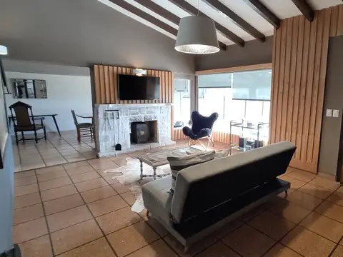 Casa en Venta con 4 cocheras