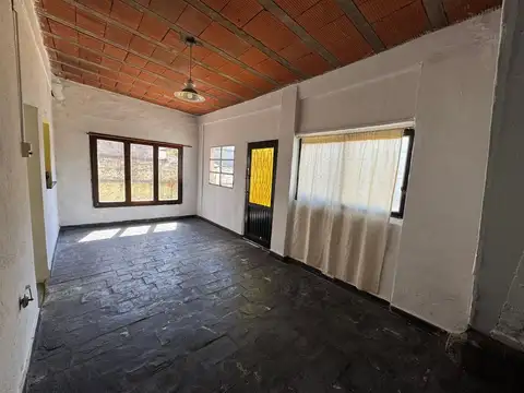 VENTA CASA 4 AMBIENTES EN GARIN.