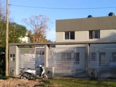 Depto Tipo Casa en Venta con 2 cocheras