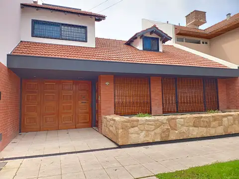 VENDO CÓMODA CASA A METROS DE LA QUINTA PRESIDENCIAL