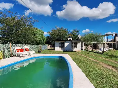 CASA DE 3 DORMITORIOS CON PISCINA EN VENTA BARRIO CUMBRE AZUL