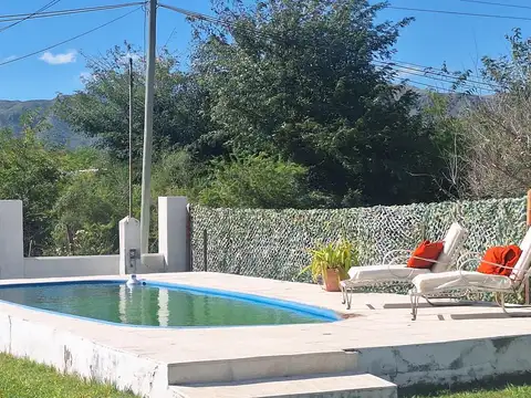 CASA DE 3 DORMITORIOS CON PISCINA EN VENTA BARRIO CUMBRE AZUL