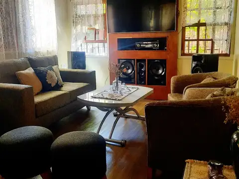 Casa 5 ambientes con 2 baños