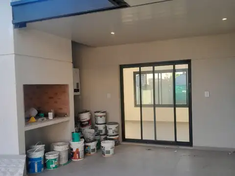 Casa 5 ambientes con 2 baños