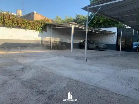 OPENHOUSE VENDE EXCELENTE GALPON/TALLER EN CIUDAD.