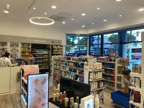 Montevideo (UY) local comercial con renta en zona playa Buceo