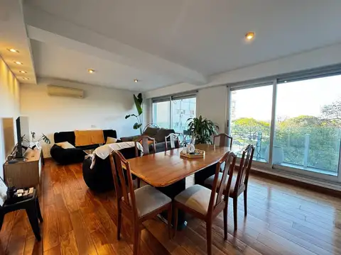 Venta departamento de dos dormitorios con balcón, cochera y amenities. Rosario, centro rio