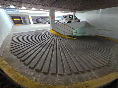 Cochera en Venta con acceso Ascensor