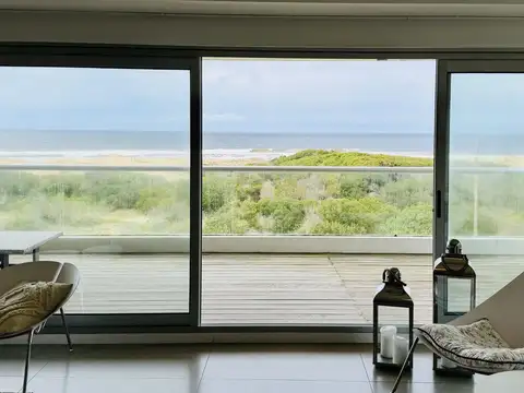 Espectacular apartamento en primera línea de la Brava. 3 suites- dependencia.