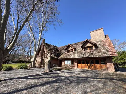 Casa en Venta con 2 cocheras