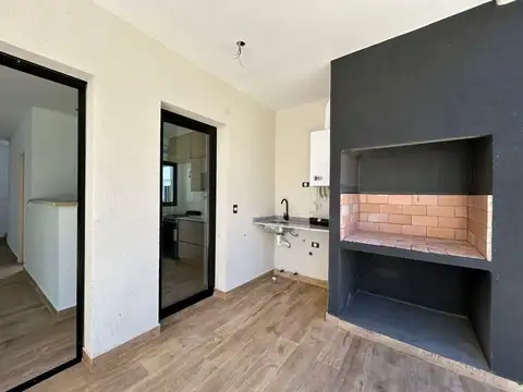 Casa 4 ambientes con 2 baños
