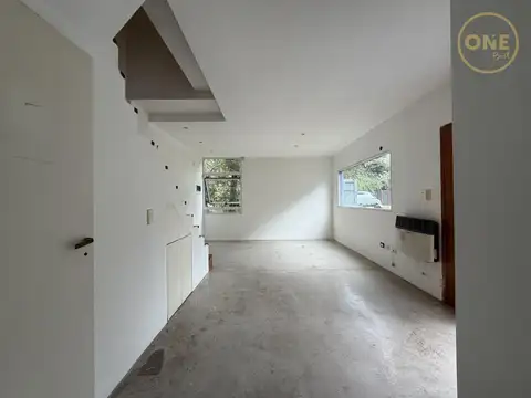 Casa en Alquiler con 2 cocheras