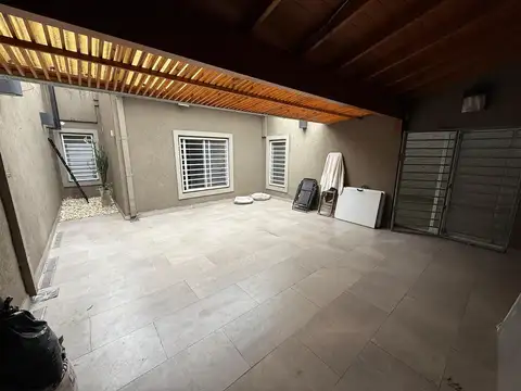 Depto Tipo Casa en Alquiler de 2 dormitorios