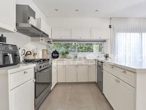 Casa a la venta en lote central de esquina en Ayres Plaza, de 500 metros cubiertos