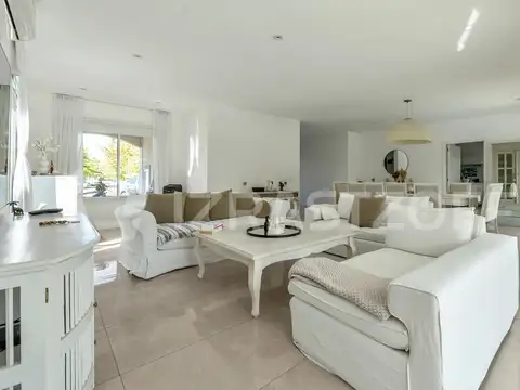 Casa 9 ambientes con 6 baños