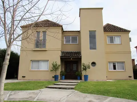 EXCELENTE CASA EN VENTA BARRIO VILLANUEVA-SANTA TERESA APTA CREDITO 