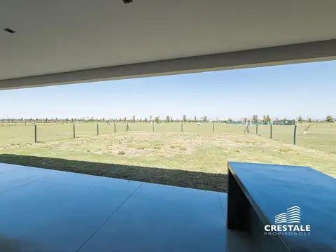 Casa 6 ambientes con 2 baños