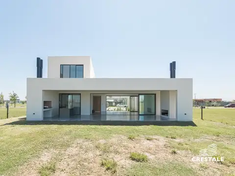 Casa 6 ambientes con 2 baños