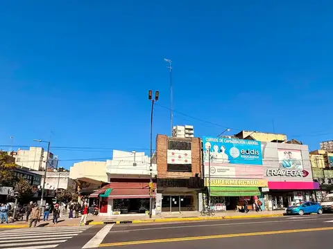 LOCAL EN ALQUILER - Excelente Ubicación Liniers