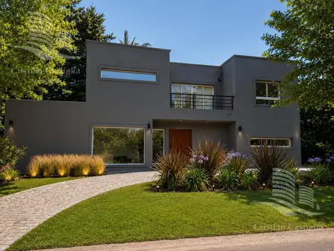 Venta - Casa 4 Ambientes, Balcón, Jardín, Pileta - Boat Center, Tigre